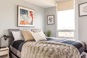 QuickStay CN Tower View Condo in Fort York