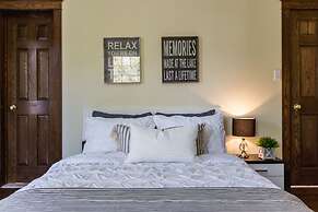 QuickStay Lake Simcoe Homestyle Cottage Private Beach