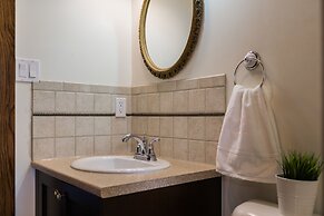 QuickStay Lake Simcoe Homestyle Cottage Private Beach