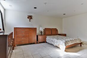 QuickStay Lake Simcoe Homestyle Cottage Private Beach