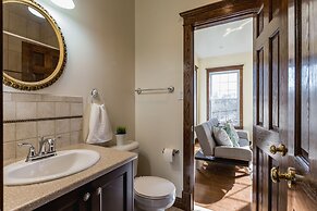 QuickStay Lake Simcoe Homestyle Cottage Private Beach