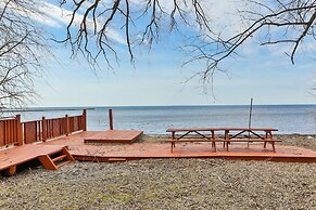 QuickStay Lake Simcoe Homestyle Cottage Private Beach