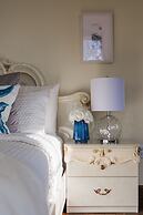 QuickStay Lake Simcoe Homestyle Cottage Private Beach