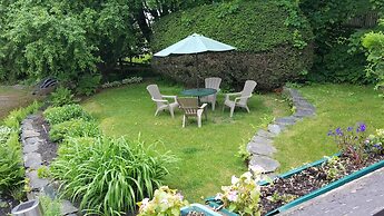 1860 House Inn and Vacation Rental Home