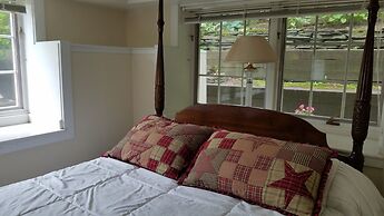 1860 House Inn and Vacation Rental Home