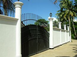 Bandhusena House and Apartments