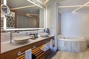 Royalton CHIC Cancun, An Autograph Collection All-Inclusive Resort - A