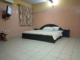 Hail Henrietta Hotel