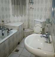 Hail Henrietta Hotel