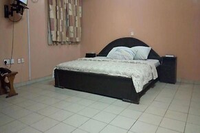 Hail Henrietta Hotel