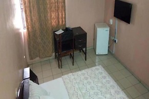 Hail Henrietta Hotel