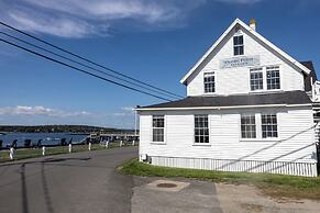 Bluebird Ocean Point Inn