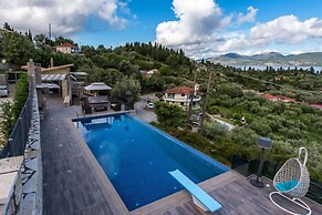 Luxurious Villa Kastro