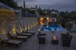 Luxurious Villa Kastro