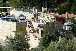 Luxurious Villa Kastro