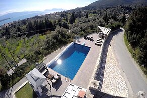 Luxurious Villa Kastro