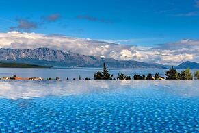 Luxurious Villa Kastro