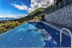 Luxurious Villa Kastro