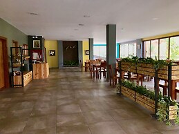 Ilalo Garden Hotel & Restaurant