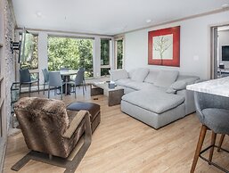 Gateway Plaza R4 2 Bedroom Condo by RedAwning