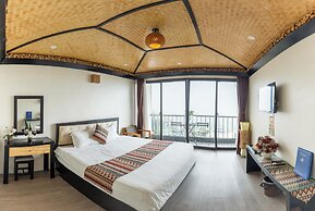 Phuong Nam Mountain View Hotel