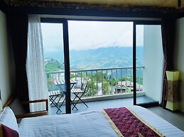 Phuong Nam Mountain View Hotel