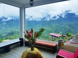 Phuong Nam Mountain View Hotel