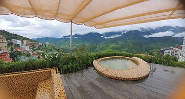 Phuong Nam Mountain View Hotel