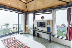Phuong Nam Mountain View Hotel