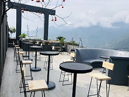 Phuong Nam Mountain View Hotel