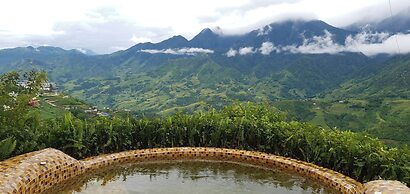 Phuong Nam Mountain View Hotel