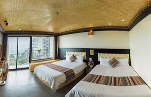 Phuong Nam Mountain View Hotel