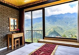 Phuong Nam Mountain View Hotel
