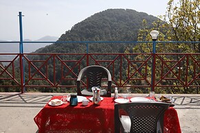 Beyond Stay Kastura Kanatal