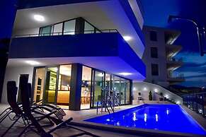 White Cloud Apartments