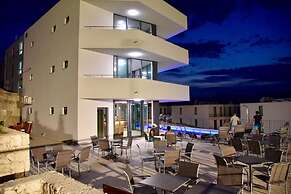 White Cloud Apartments