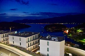 White Cloud Apartments