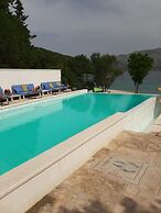 White Cloud Apartments