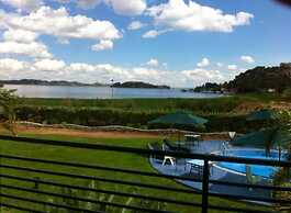 Ryan's Bay Hotel
