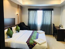 Regalia Inn & Suites