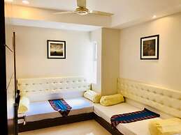 Regalia Inn & Suites