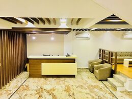 Regalia Inn & Suites