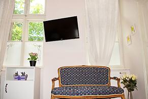 Apartments & Rooms Flowers