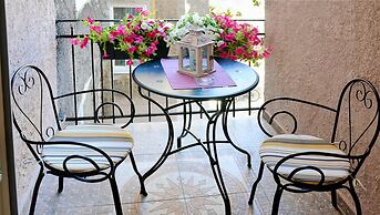 Apartments & Rooms Flowers