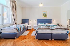 Flowers Premium Apartments & Rooms