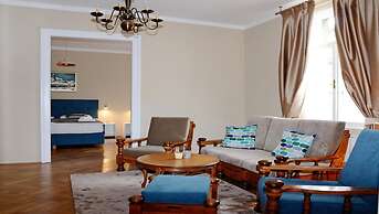 Apartments & Rooms Flowers