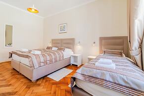 Flowers Premium Apartments & Rooms