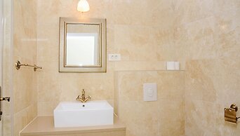 Apartments & Rooms Flowers