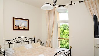 Apartments & Rooms Flowers