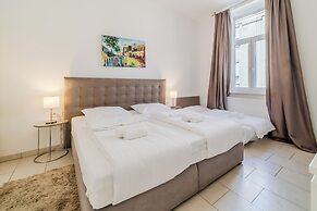 Flowers Premium Apartments & Rooms